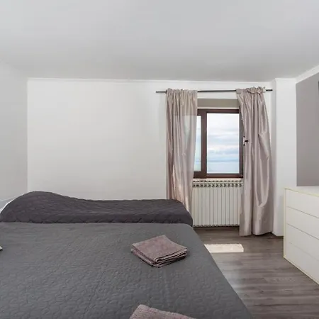 Apartman Dasa With Pool By Guide *