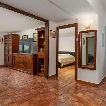 Apartment Dasa With Pool By Guide *