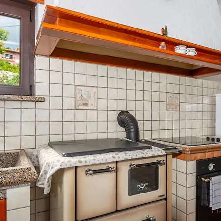 Apartment Dasa With Pool By Guide