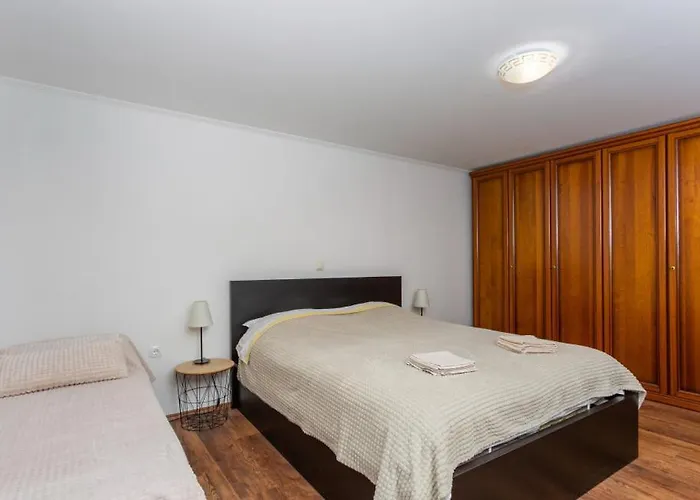 Apartament Dasa With Pool By Guide